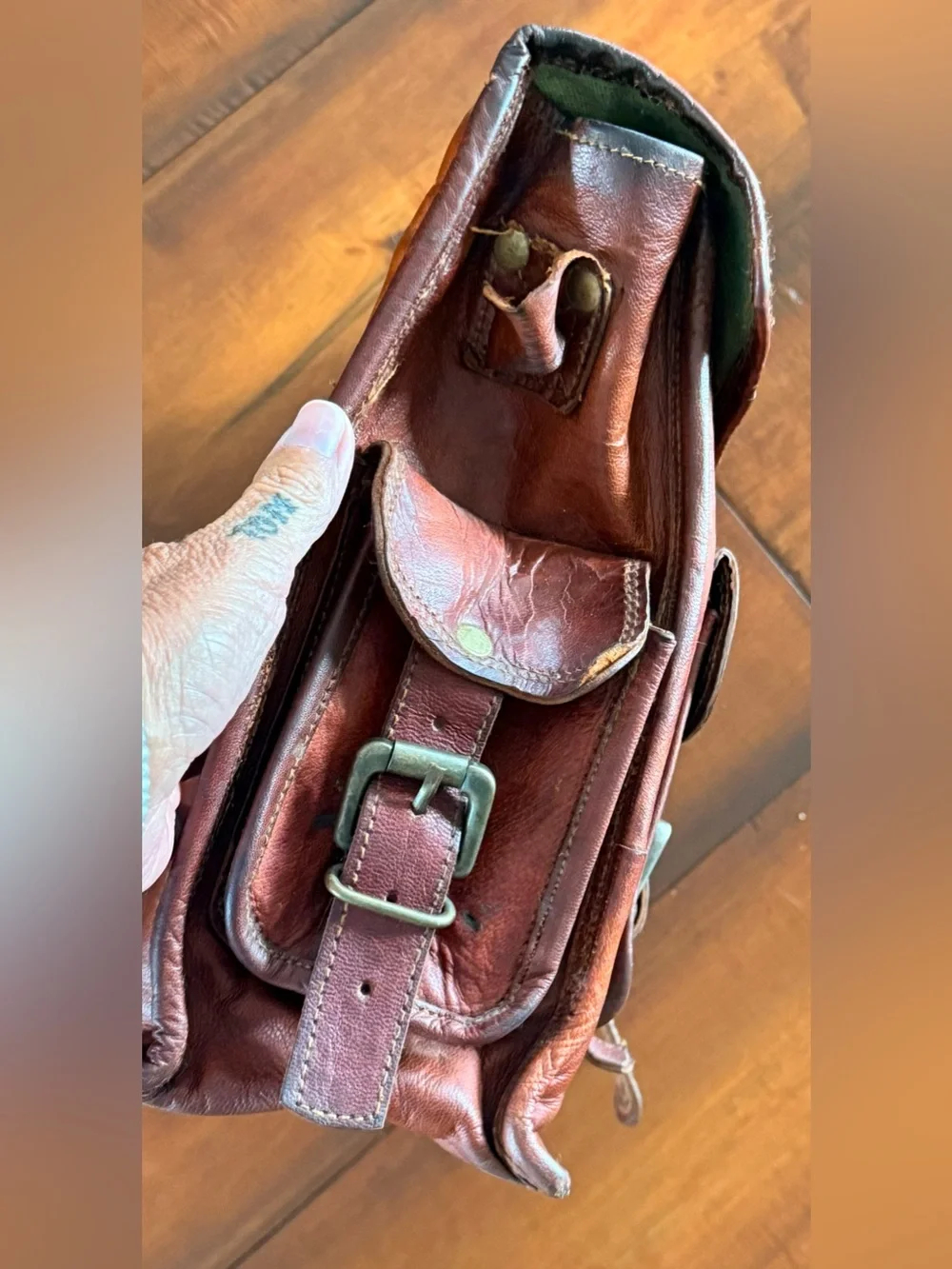 Very Vintage Leather Messenger Bag - Brown TLC